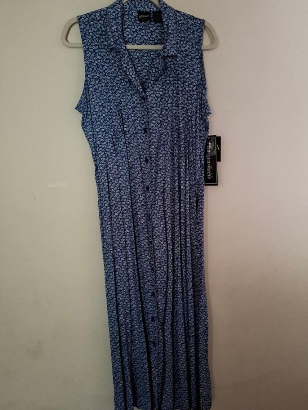BNWT ERIKA Sleeveless V-Neck Size Medium Full Button Up Maxi Dress w/ Tie Back